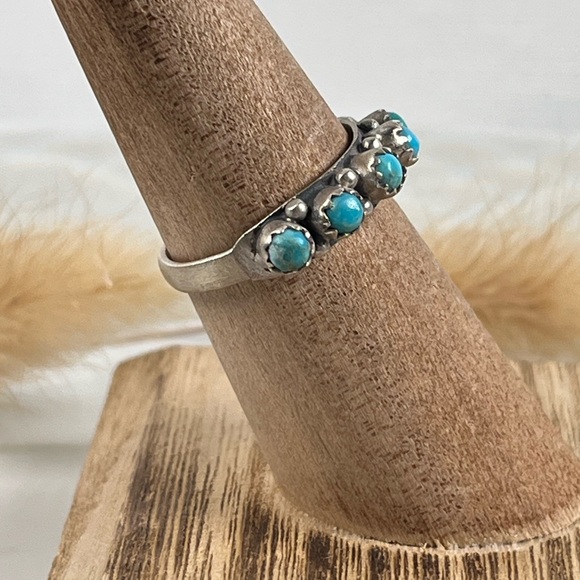 Solid 925 Sterling Silver Half Eternity Band Mohave Turquoise Gemstone Size 7.5 - Picture 3 of 10